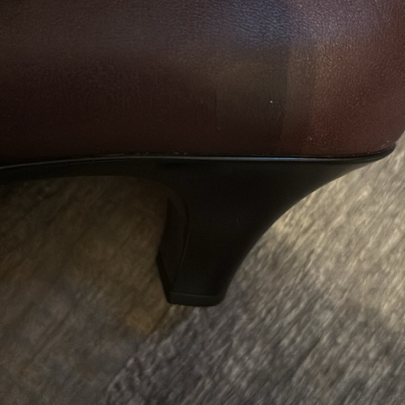 Brown sofft with chain detail new ladies shoe - Picture 4 of 9